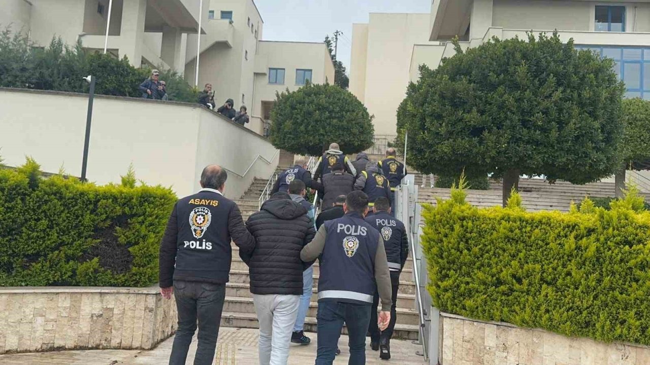 Turistleri hedef alan dolandırıcılık şüphelileri adliyeye sevk edildi