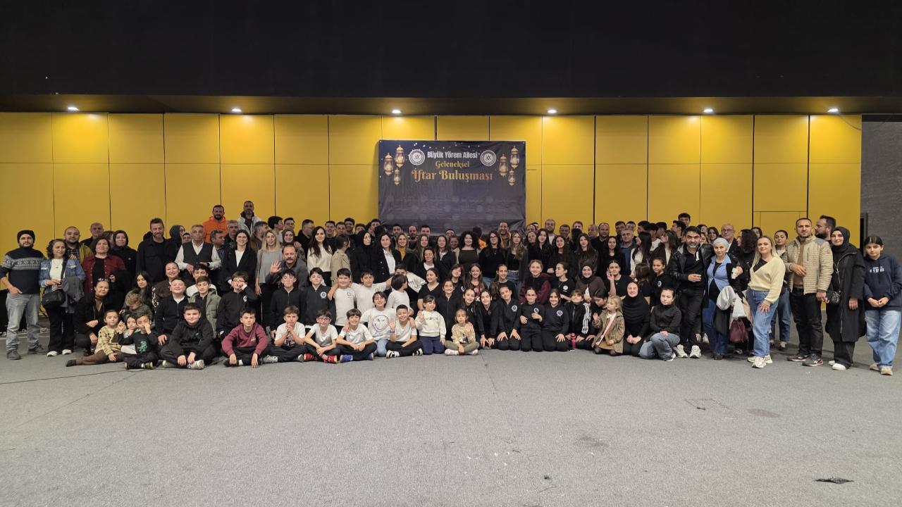 Yörem Halk Dansları ailesi geleneksel gecede buluştu