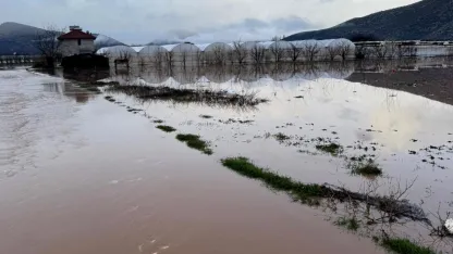 Antalya'yı sağanak vurdu