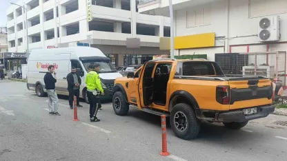 Aracına çarpan kamyonet için polis çağırdı hatalı parktan ceza yedi