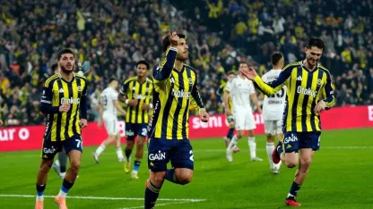 Fenerbahçe, ligin son virajına derbi galibiyetiyle girmek istiyor