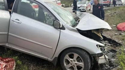 TIR ve otomobil çarpıştı: 2 yaralı