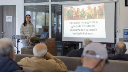 Mersin Büyükşehir Belediyesinden Emekli Evi üyelerine akran zorbalığı eğitimi