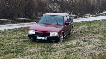 Refüje çıkan otomobilin sürücüsü yaralandı