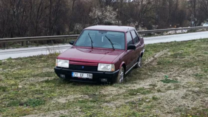 Refüje çıkan otomobilin sürücüsü yaralandı