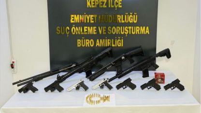 Kepez’de şafak operasyonu: 11 adrese eş zamanlı baskın