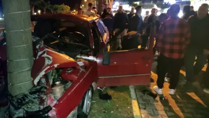 Ağaca çarpan otomobilin sürücüsü ağır yaralandı