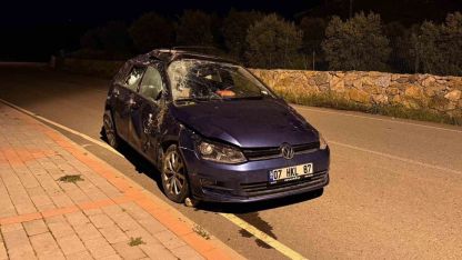 Otomobil 7 metre yükseklikten yuvarlandı, sürücü burnu kanamadan araçtan çıktı