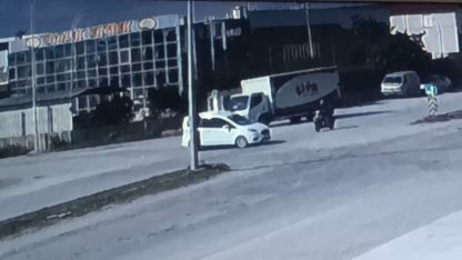 Motosiklet ile hafif ticari araç çarpıştı: 1 yaralı