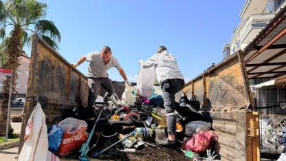 Aynı evden 3 yılda 20 kamyon çöp çıkarıldı