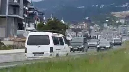 Minibüsüyle ters yönde ilerleyip trafiği tehlikeye atan sürücüye ceza