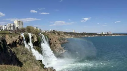 Düden Şelalesi’nde gökkuşağı hayran bıraktı