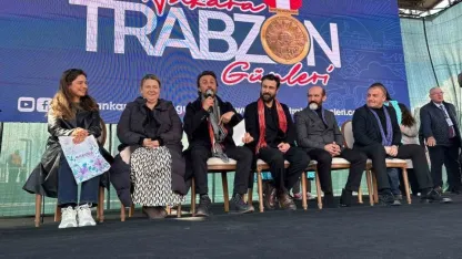 ‘Taşacak Bu Deniz’ oyuncuları hayranlarıyla buluştu