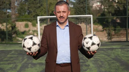 Kemer'e yeni halı saha