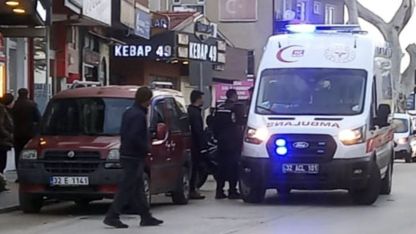 Yaya geçidinde motosiklet çarptı: 1 yaralı