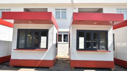 Kepez’e kırmızı-beyaz modern ekmek büfeleri