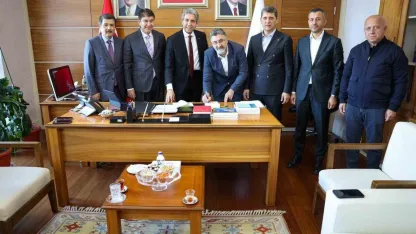 AK Parti’ye katılan Serik Belediye Başkanı Kumbul: "Hemşehrilerimize en iyi hizmeti sunmak amacıyla yeni bir yol yürümeye karar verdim"