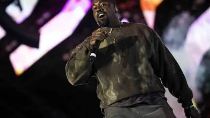 Kanye West’ten dünya rekoru: 150 milyonluk sahnede 100 bin kişiye konser verecek