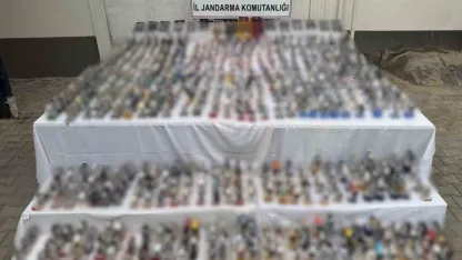 Antalya’da piyasa değeri 15 milyon lira olan kaçak gözlük ve saatler ele geçirildi