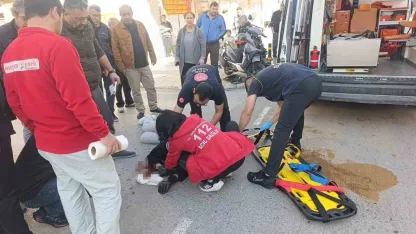 Başında olması gereken kask motosiklette olunca ölümden döndü