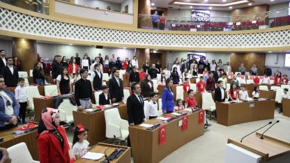 Antalya Büyükşehir Meclisi'nde koltuklar çocuklarda