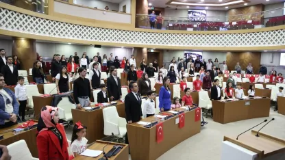 Antalya Büyükşehir Meclisi'nde koltuklar çocuklarda