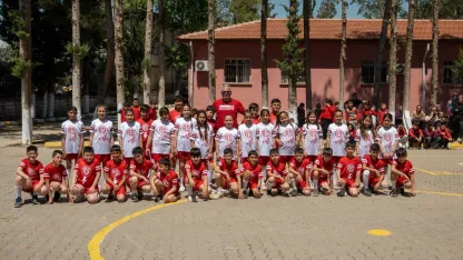 Antalyaspor temalı 23 Nisan gösterisi