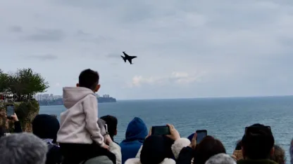 SOLOTÜRK'ten Antalya'da nefes kesen gösteri uçuşu