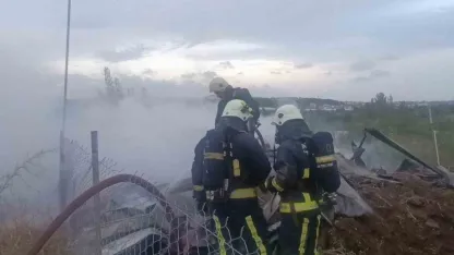 İnşaat şantiyesinde konteyner yangını