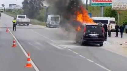 Seyir halindeki hafif ticari araçta çıkan yangın söndürüldü