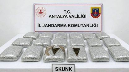 Araçta, 30 kilogram uyuşturucu