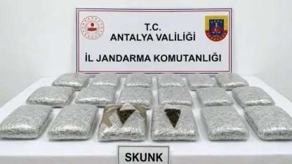 Araçta, 30 kilogram uyuşturucu