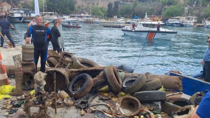 Denizden 5 ton atık çıkarıldı