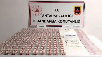 Antalya’da bir araçta yapılan aramada uyuşturucu madde ele geçirildi