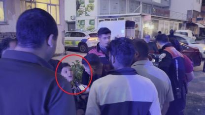 Kazada hafif yaralanan küçük kardeşleri kimse ikna edemedi