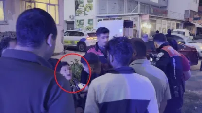 Kazada hafif yaralanan küçük kardeşleri kimse ikna edemedi