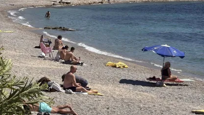 Sıcak havayı fırsat bilenler sahilleri doldurdu