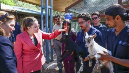 Başkan Vekili Büşra Özdemir: "Veteriner hekimlerin üstlendikleri sorumluluk çok kıymetli"