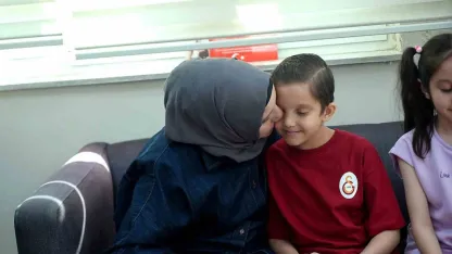 Kızını karaciğer nakli beklerken kaybetti, oğlu organ bağışıyla hayata tutundu