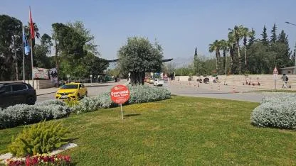 Akdeniz Üniversitesi önünde trafik kazası!