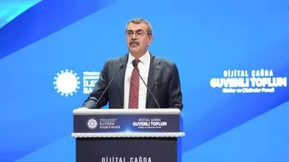 "Akif toplumu etkileyen büyük krizler karşısında cesareti öne çıkarmıştır"