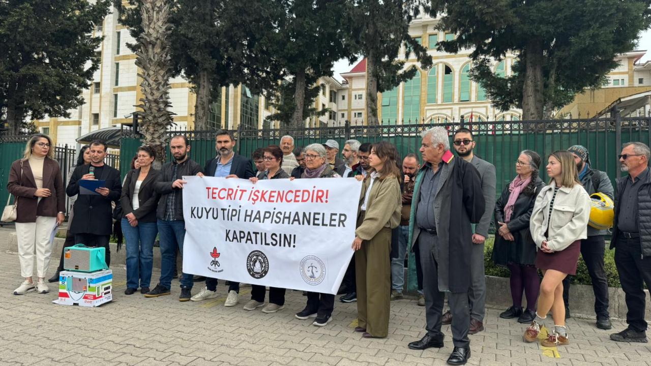 Antalya Adliyesi önünde kritik çağrı