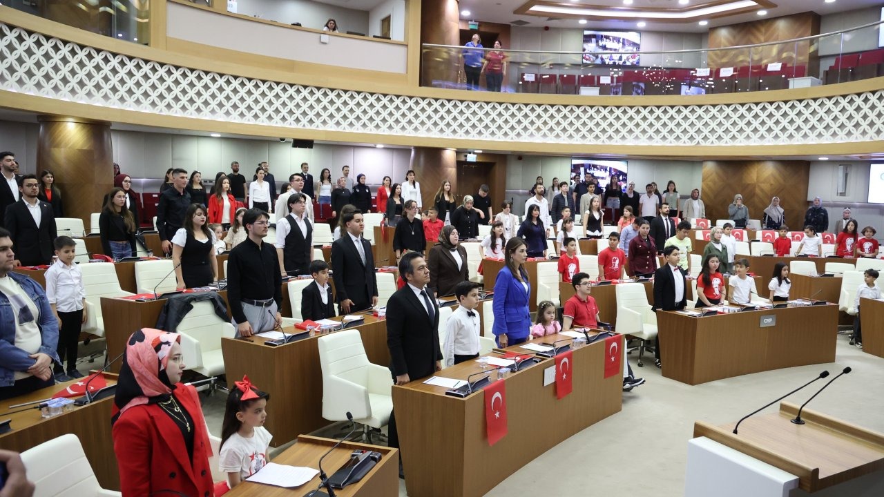 Antalya Büyükşehir Meclisi'nde koltuklar çocuklarda