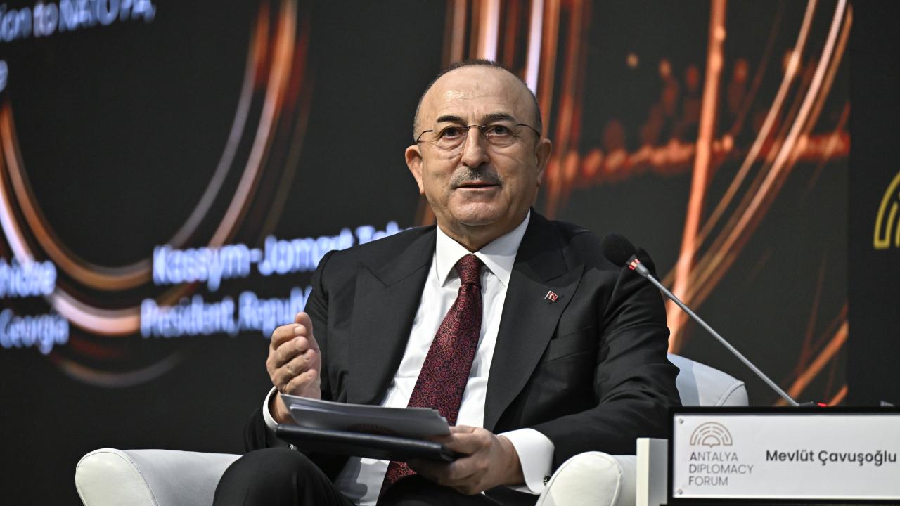 Mevlüt Çavuşoğlu moderatörlük yaptı