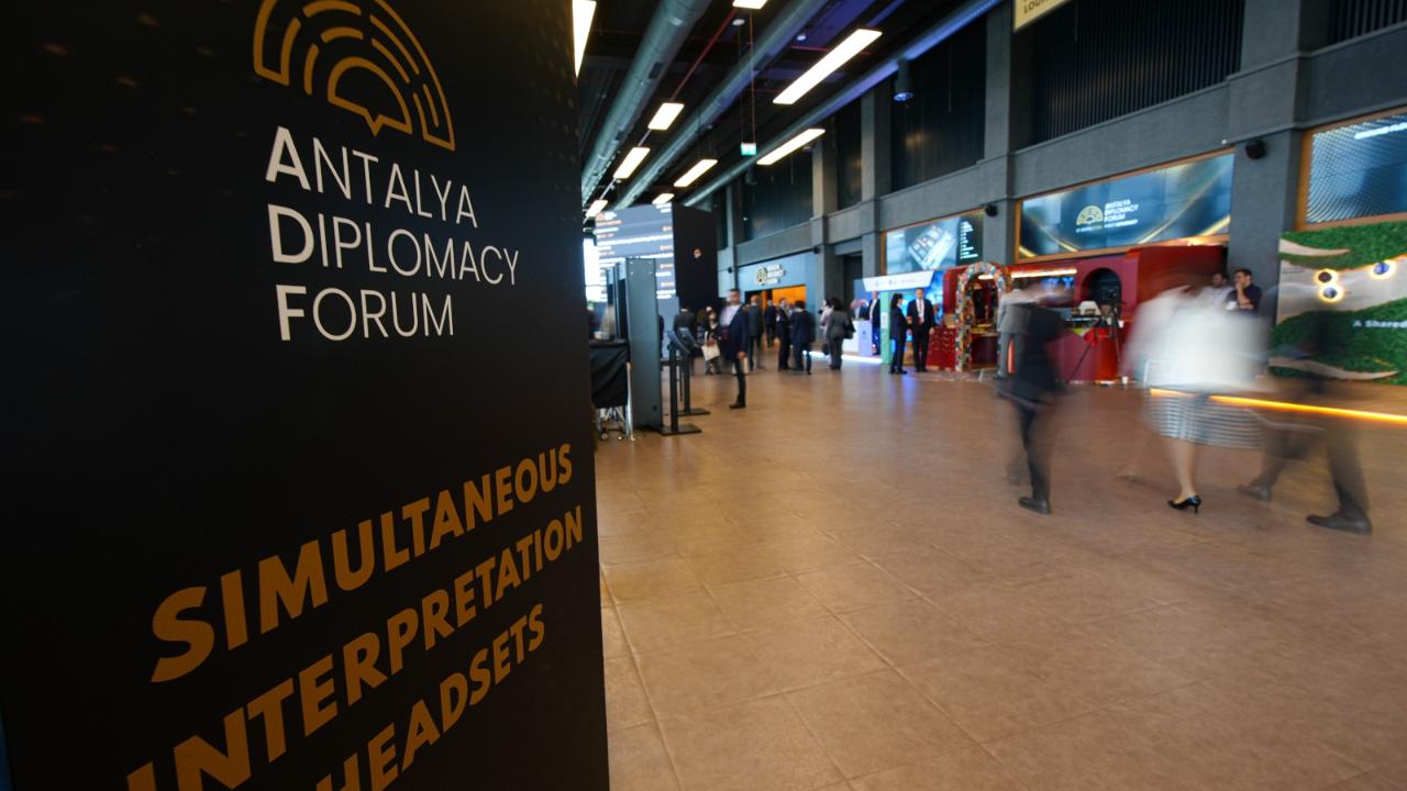 Antalya Diplomasi Forumu’nda AA standı ziyaretçilerini ağırladı