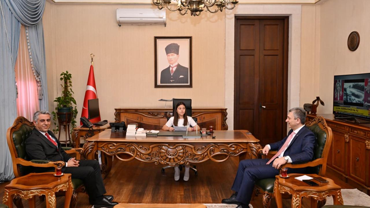 Antalya Valisi Hanım Ömer Çağıran’dan Nazenin Karsavurdan oldu