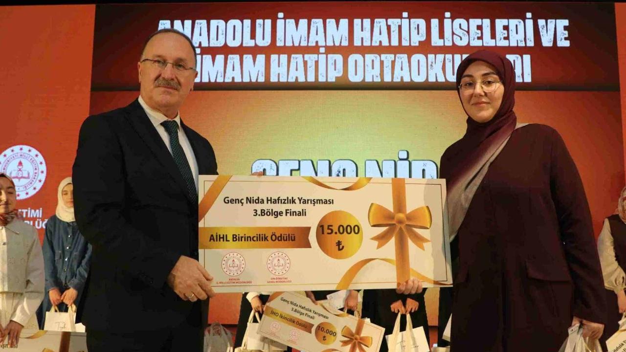 Antalya'da "3. Bölge Genç Nida Hafızlık Yarışması" bölge finali yapıldı