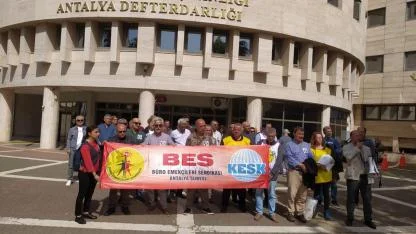 Antalya’da büro emekçileri iş bıraktı