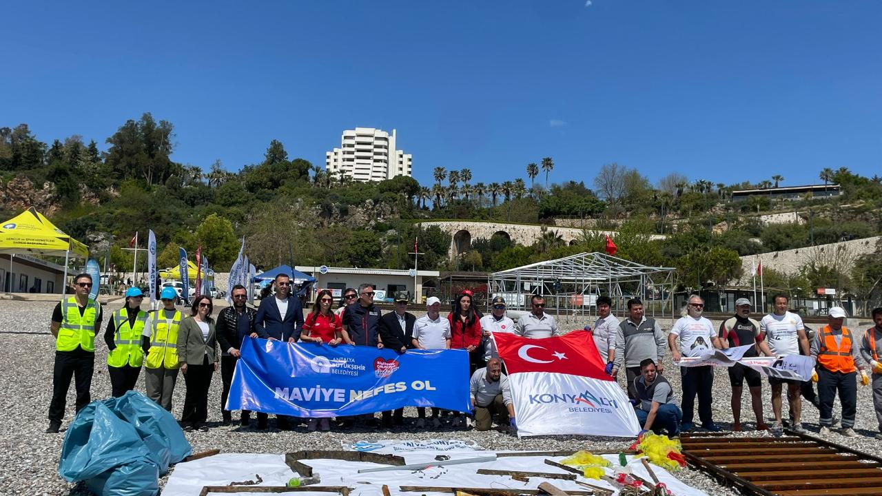 Antalya’da dalgıçlardan anlamlı temizlik: “Denizler bizim geleceğimiz”