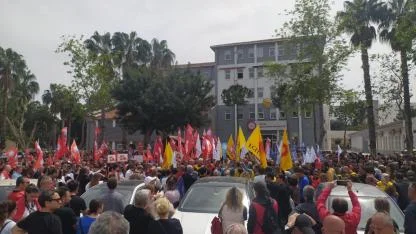 Antalya’da eğitim sendikaları şiddete tepki gösterdi